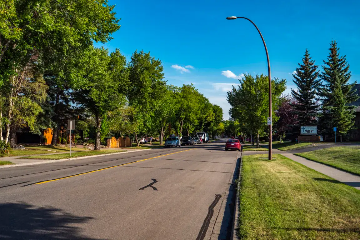 Deer Ridge community in Calgary