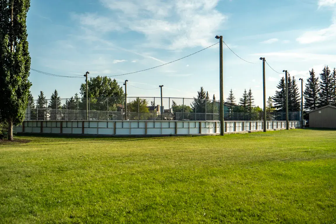 A residential street in Deer Ridge